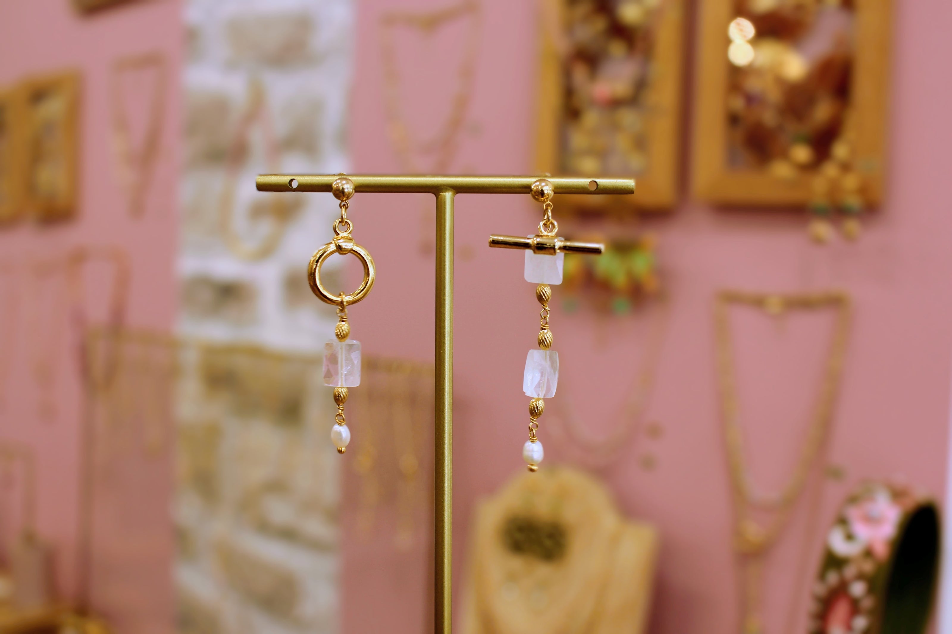 Boucles d'oreilles asymétriques LIMONATA LUNA doré - pierre de lune et perle d'eau douce