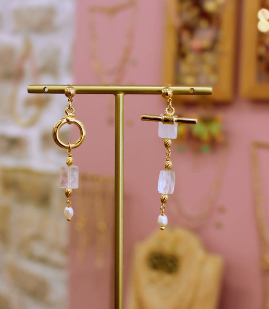 Boucles d'oreilles asymétriques LIMONATA LUNA doré - pierre de lune et perle d'eau douce