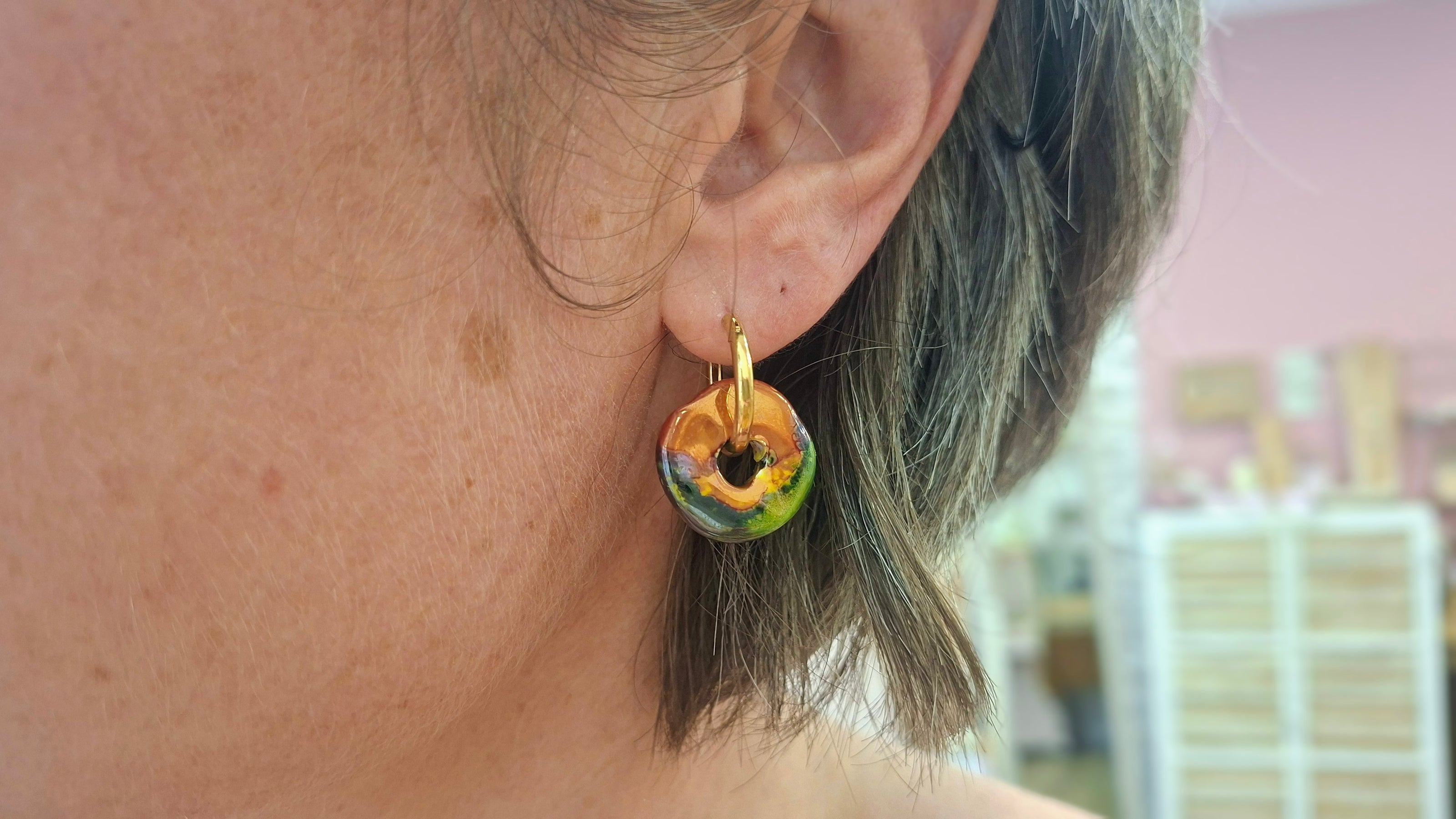 Boucles d'oreilles créoles SHIFT ORIGINELLE terre fauve
