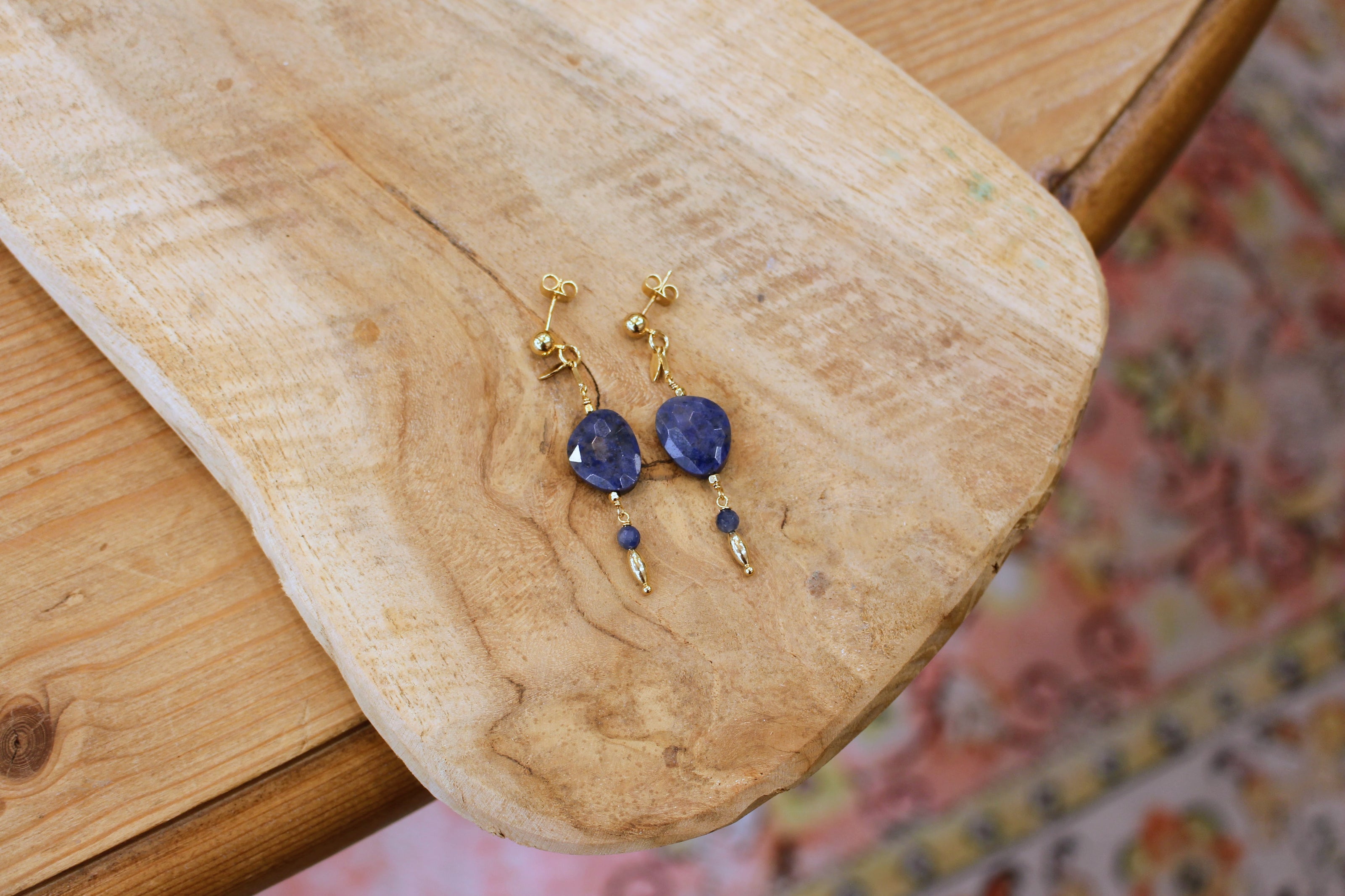 Boucles d'oreilles QUIÉTUDE doré - dumortierite et saphir