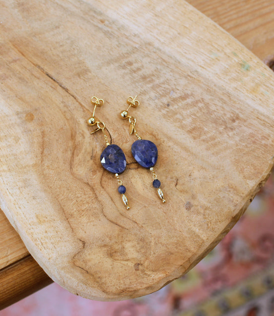 Boucles d'oreilles QUIÉTUDE doré - dumortierite et saphir