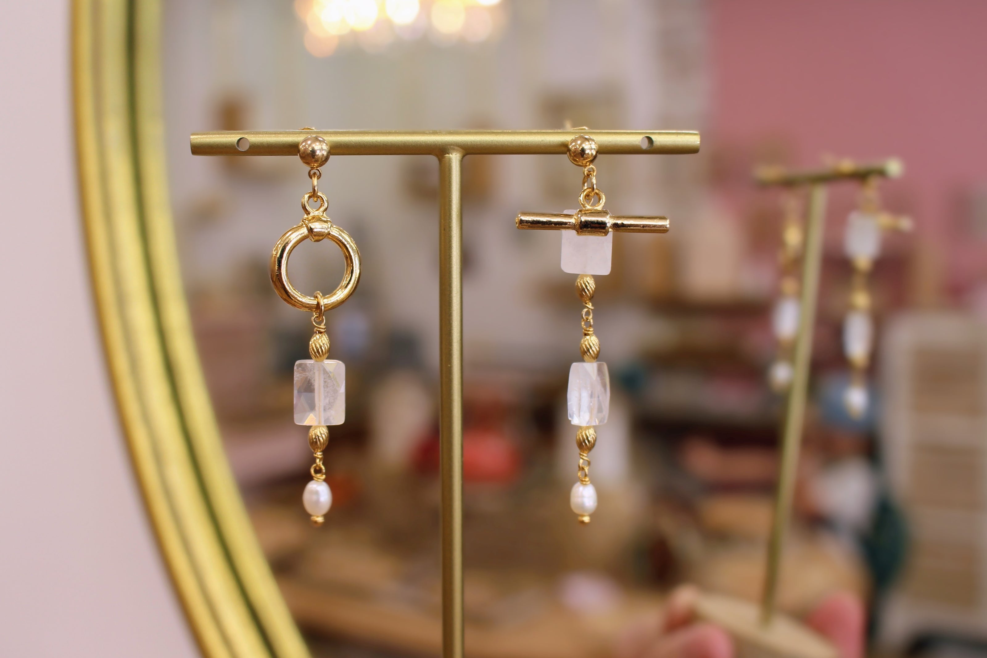 Boucles d'oreilles asymétriques LIMONATA LUNA doré - pierre de lune et perle d'eau douce