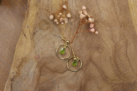 Boucles d'oreilles PRÉCIEUSE doré quartz vert péridot