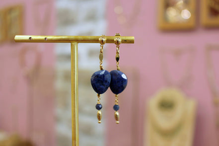 Boucles d'oreilles QUIÉTUDE doré - dumortierite et saphir