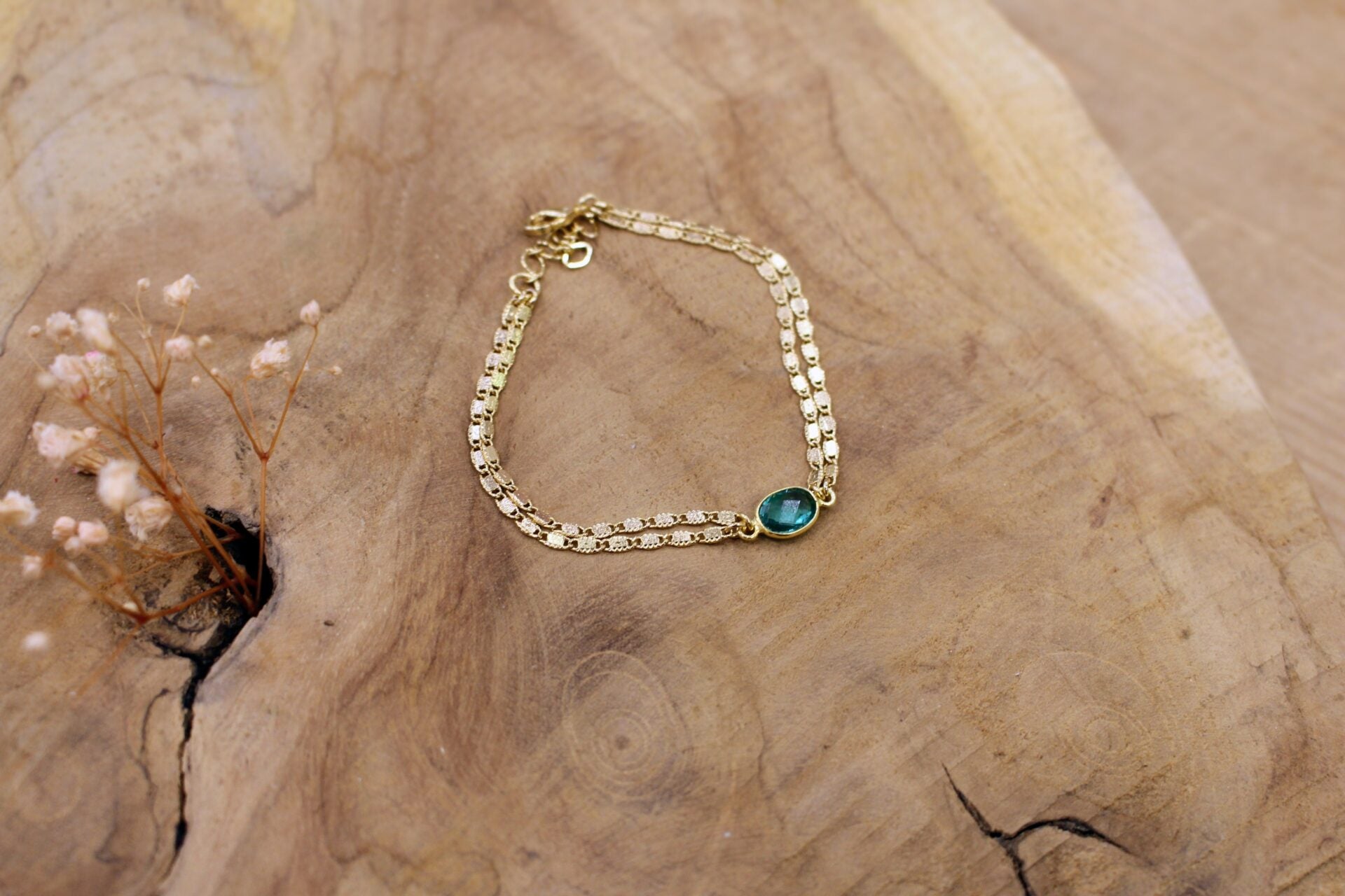bracelet doré double chaine et quartz vert emeraude