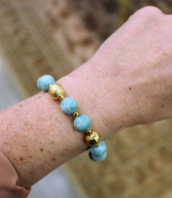 Idée cadeau bijou femme bracelet doré femme perles larimar