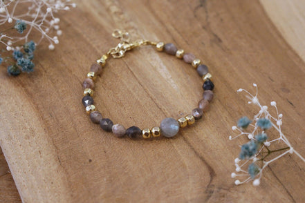 bijou femme bracelet doré labradorite et pierre de lune pêche