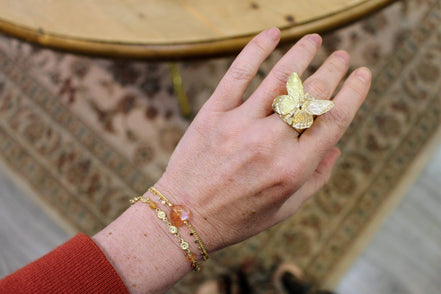 bracelet femme doré et coeur rouge orangé pierre naturelle