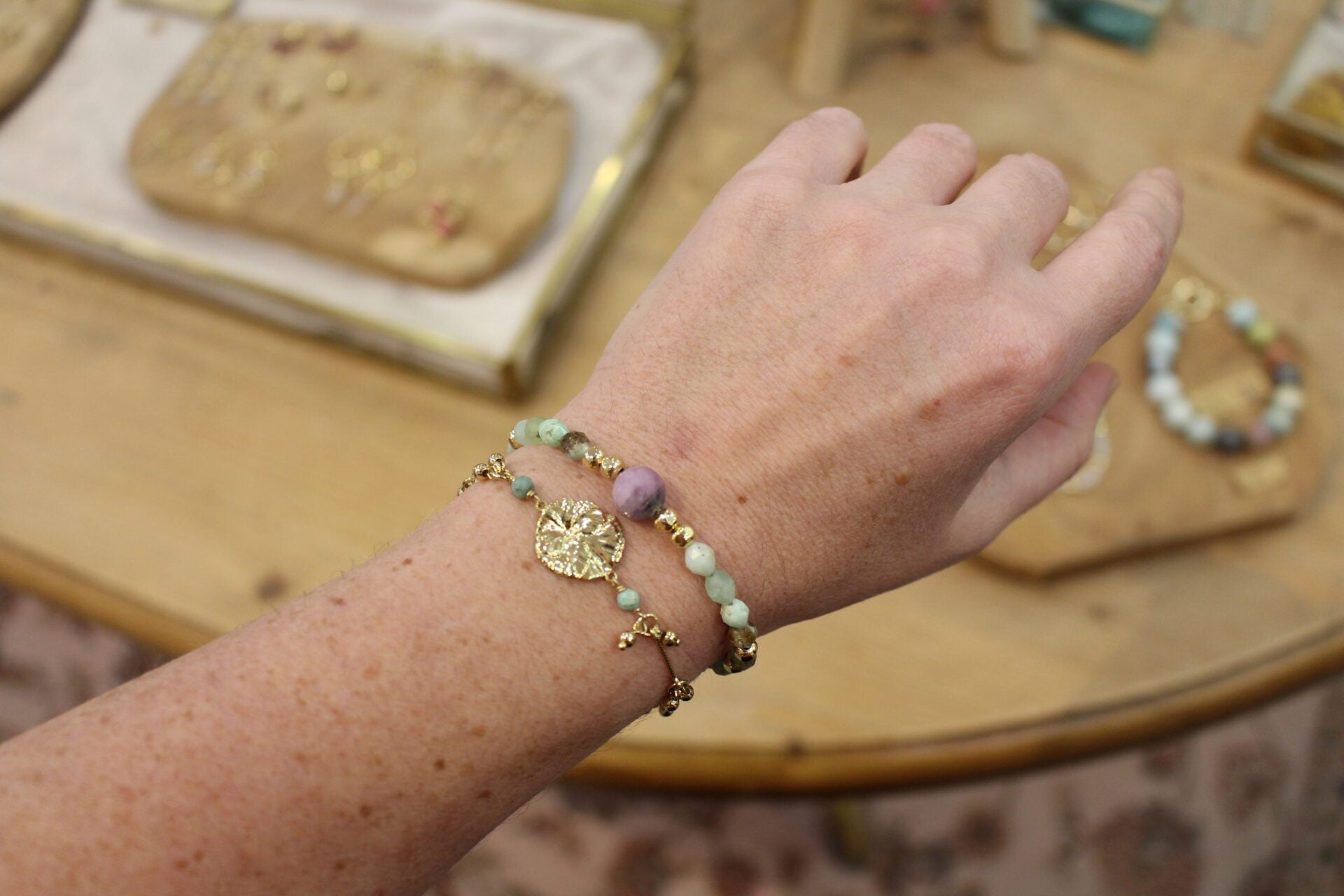bracelet femme doré et pierre naturelles couleurs bleu vert