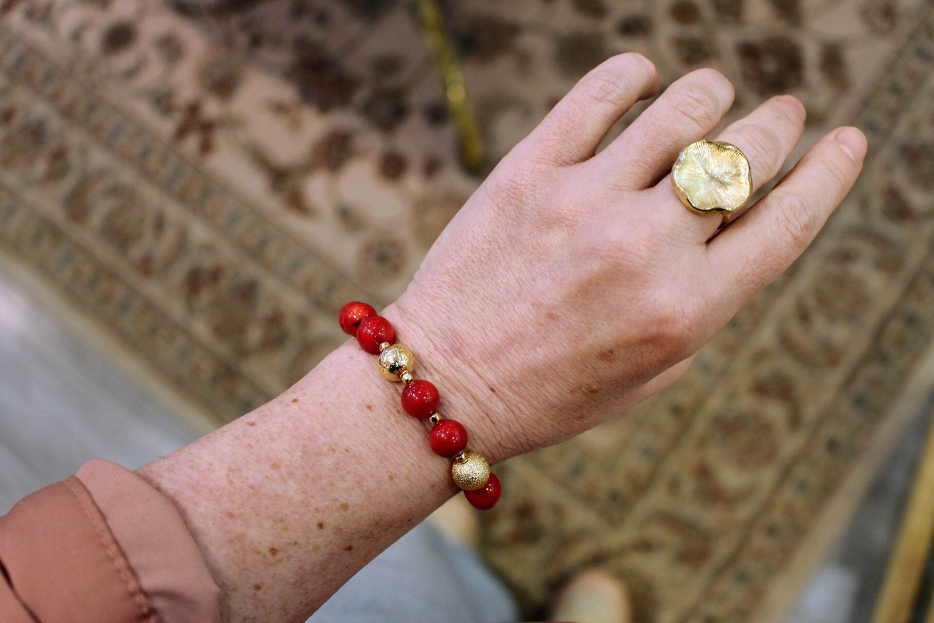 Idée cadeau femme bijou doré bracelet femme doré perles rouges