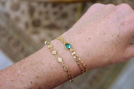 bracelet intemporel doré et vert emeraude idée cadeau bijou fantaisie de luxe