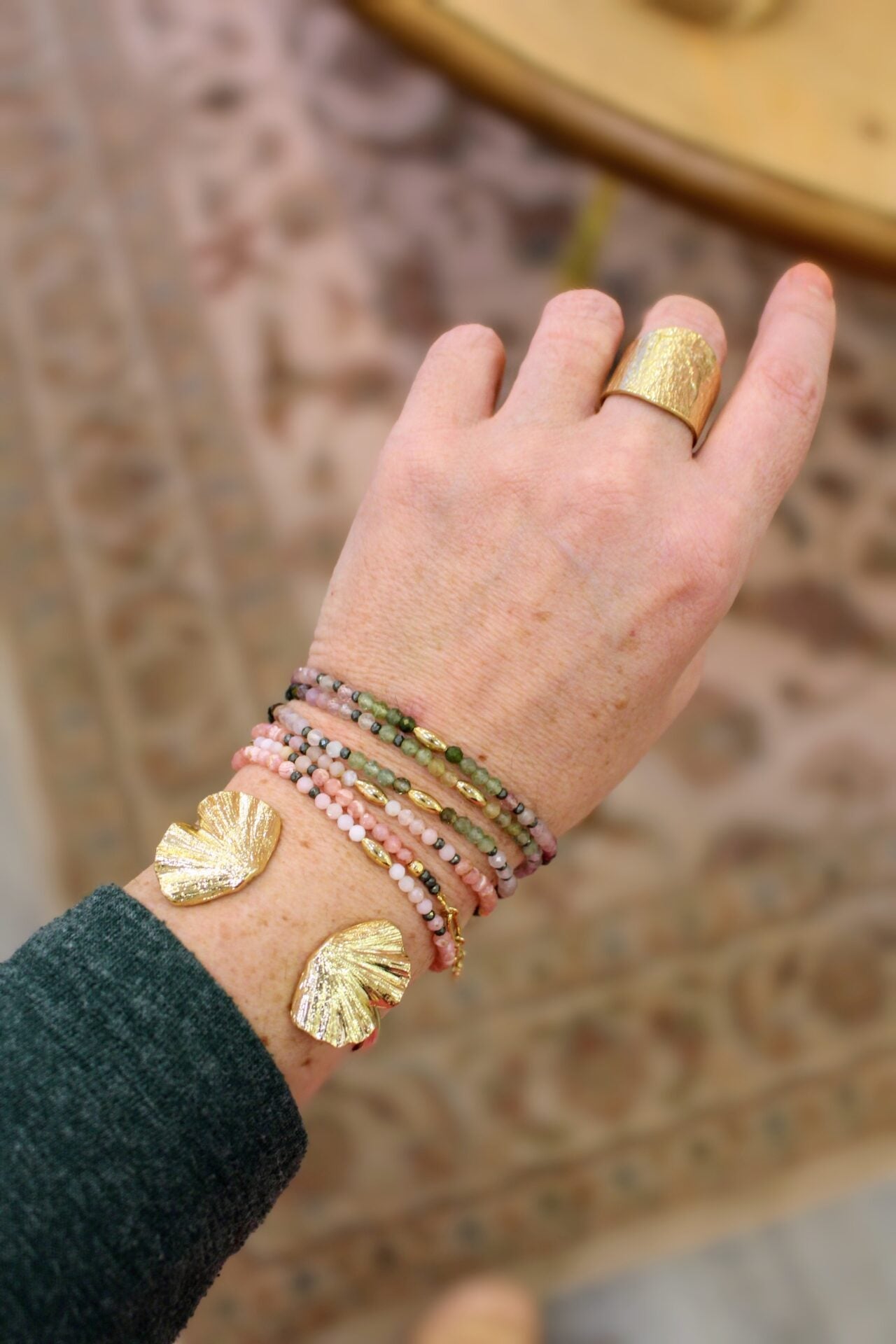 bracelet jonc femme bijou doré feuille ginkgo bilabo
