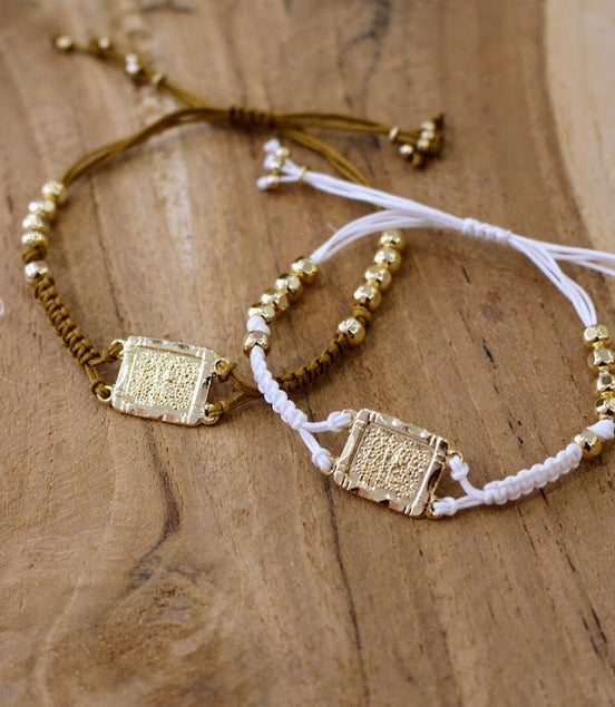bracelet tissé doré talisman