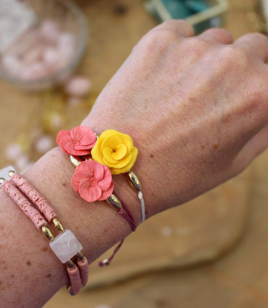 bracelets fleurs corail et jaune idée cadeau bijou artisanal
