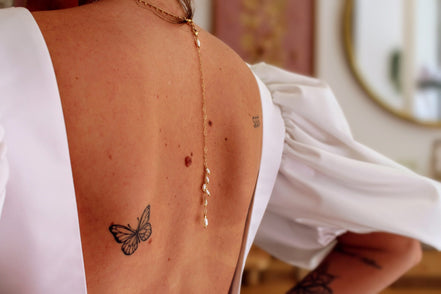 chaine de dos dans mon coeur doré et cascade de perles d'eau douce bijou pour la mariée