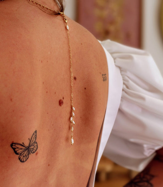 chaine de dos dans mon coeur doré et cascade de perles d'eau douce bijou pour la mariée