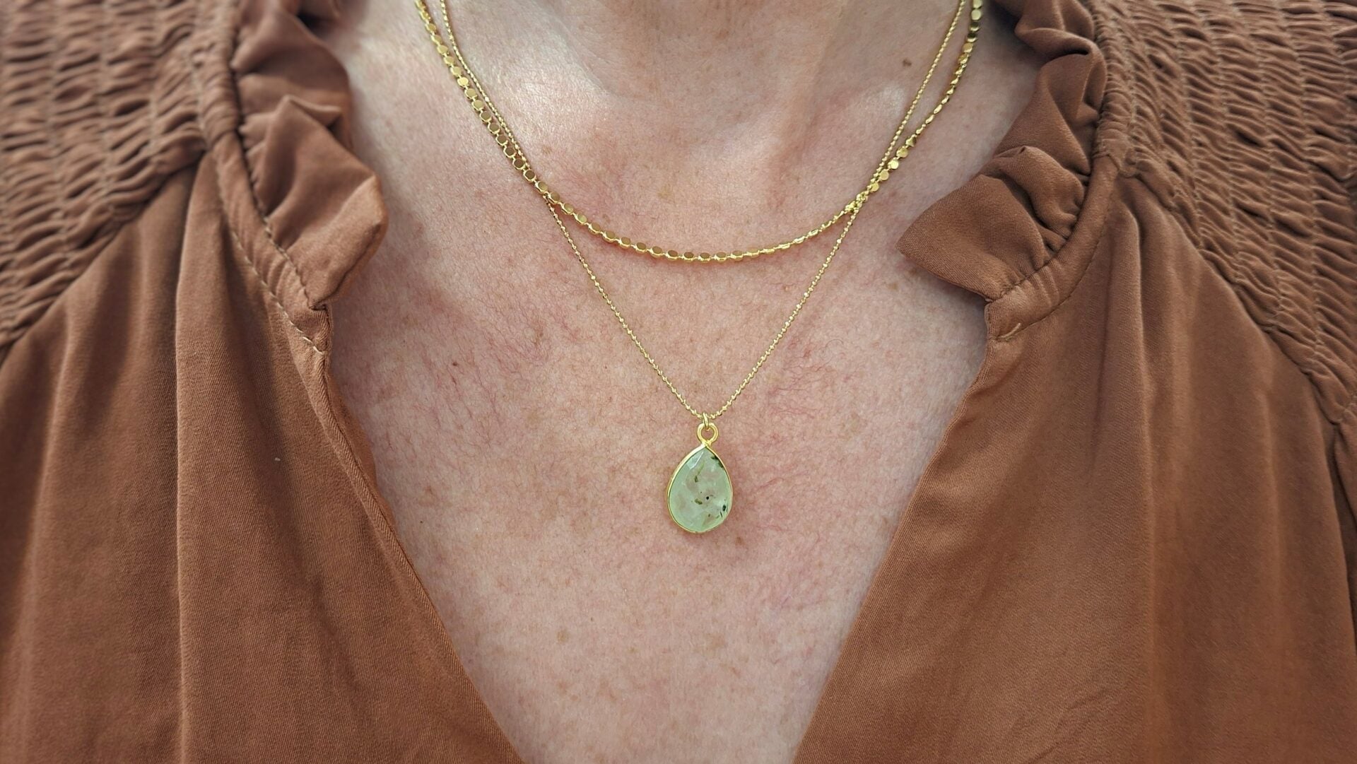 collier deux rangs doré phrénite épidote
