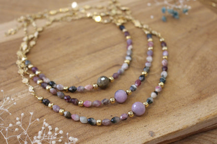 Bijou femme collier doré saphir et tourmaline perles facettées olives