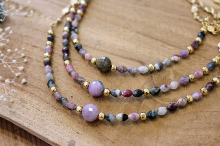 Bijou femme collier doré saphir et tourmaline perles olives facettées
