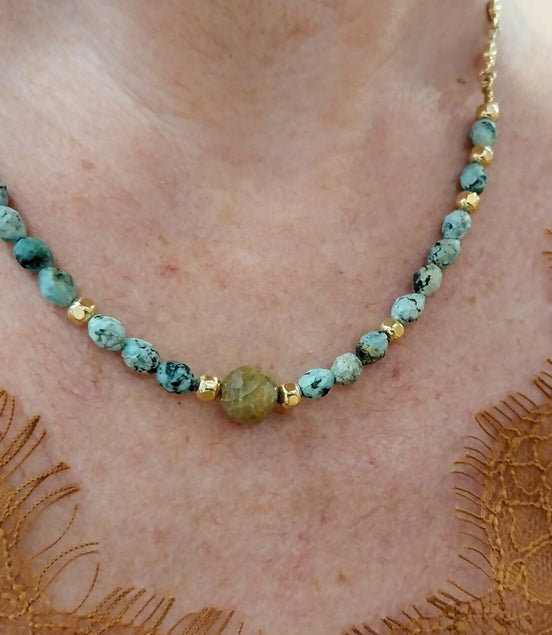 collier doré jaspe africain couleur bleu turquoise et saphir ocre idée cadeau bijou femme