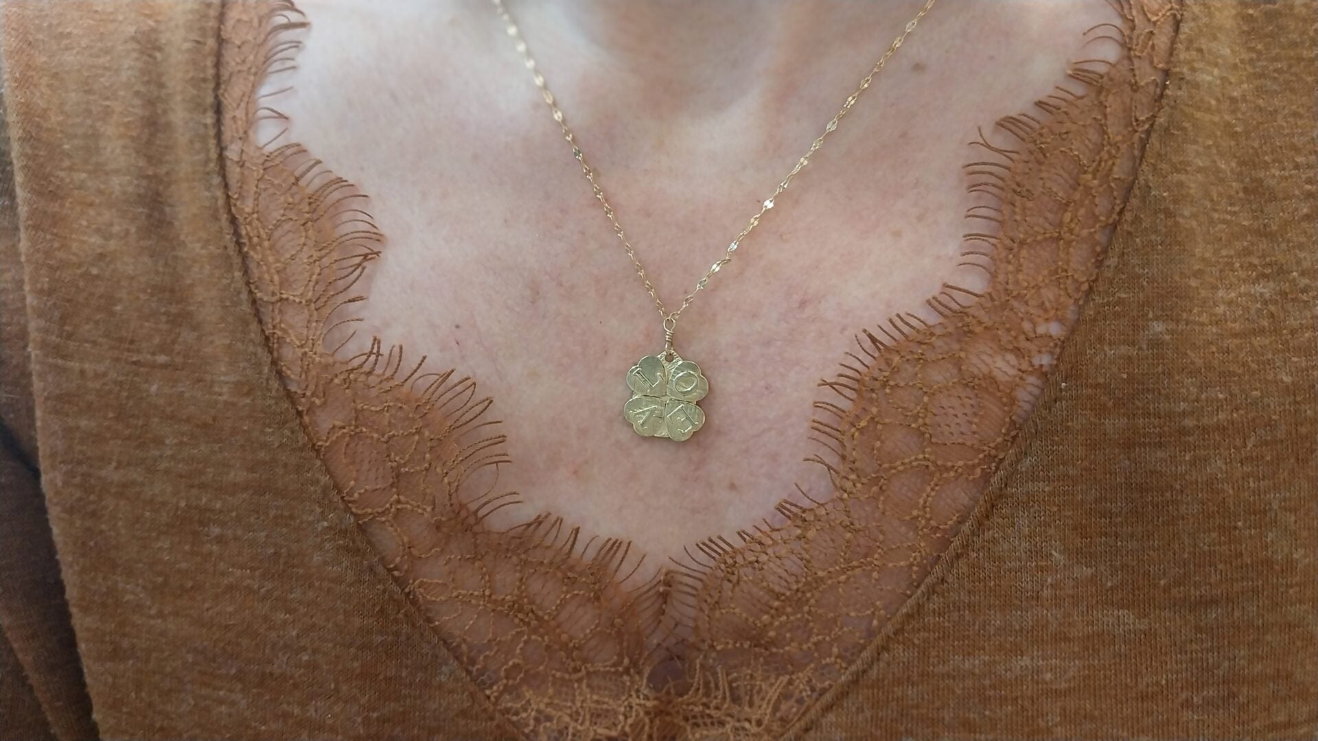 Collier LOVE