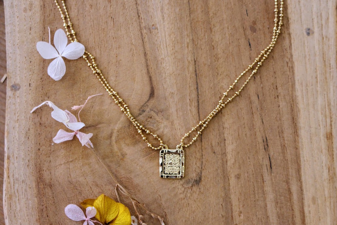 collier doré talisman