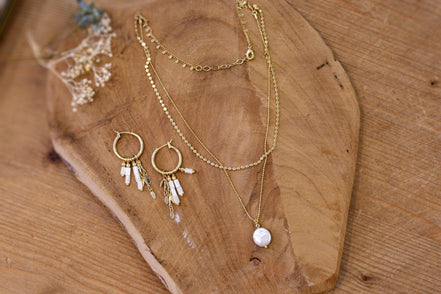 collier double rang doré pendentif nacre perle d'eau douce idée cadeau bijou fantaisie haut de gamme