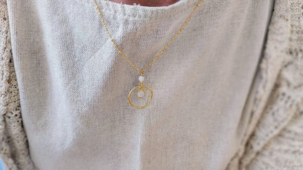 Idée cadeau femme collier femme doré anneau pierre de lune