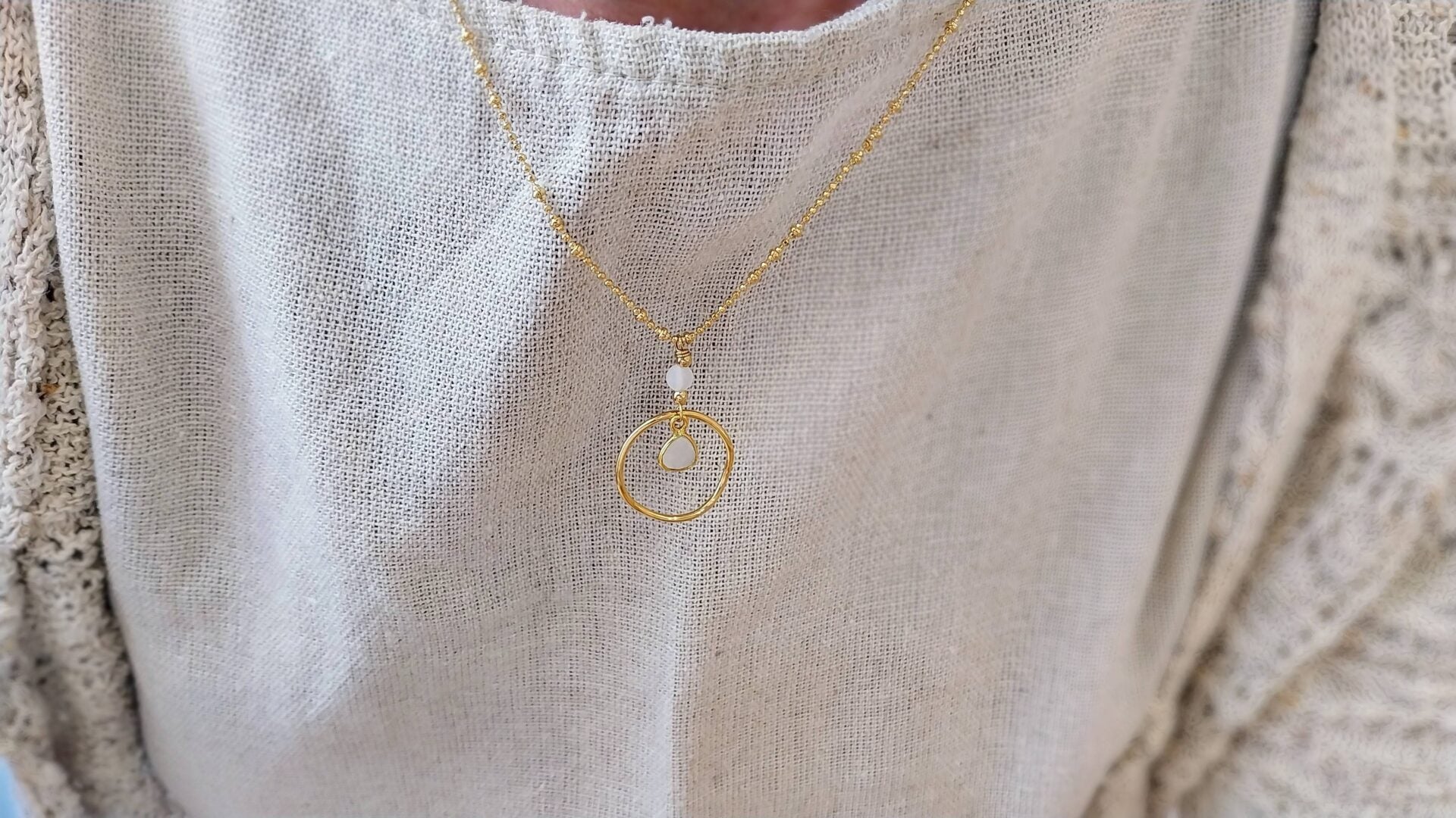 Idée cadeau femme collier femme doré anneau pierre de lune