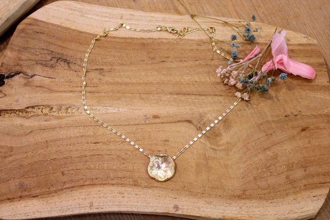 collier femme doré pendentif organique