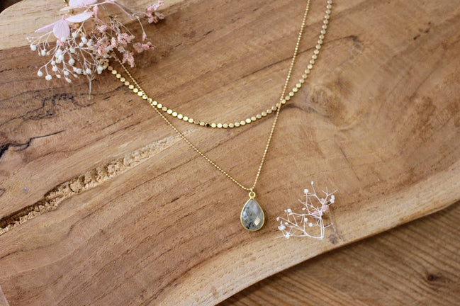 collier doré double rang pendentif phrénite épidote