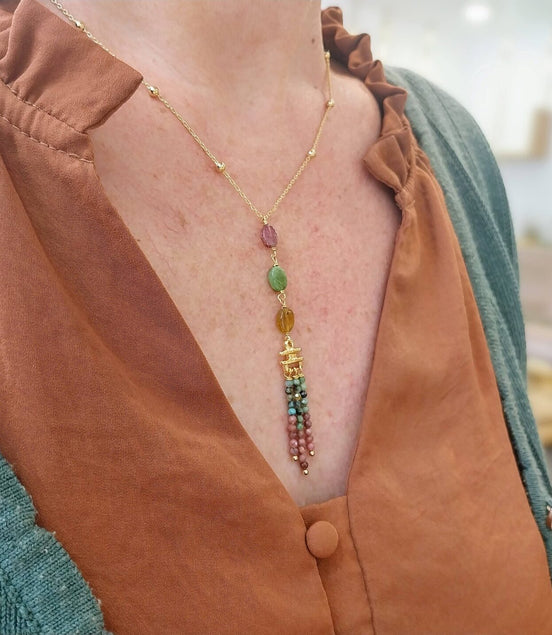 bijou femme collier doré pendentif pierres multicolores