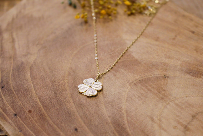 collier love pendentif trèfle bijou doré