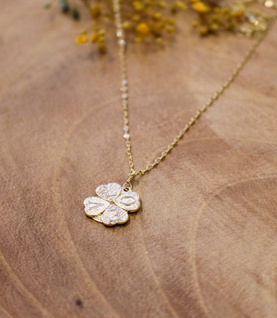 collier love pendentif trèfle bijou doré