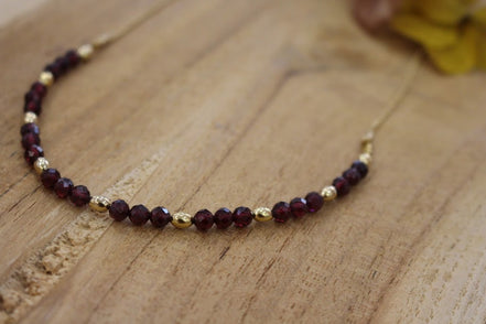 collier ras du cou grenat