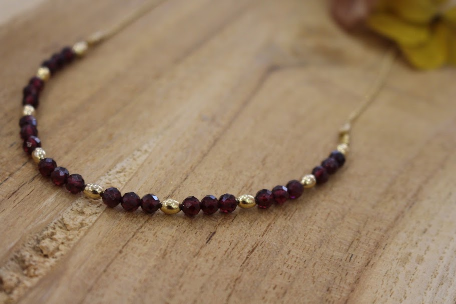 collier ras du cou grenat