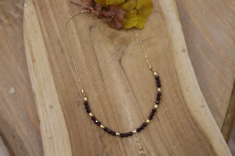 collier ras du cou grenat