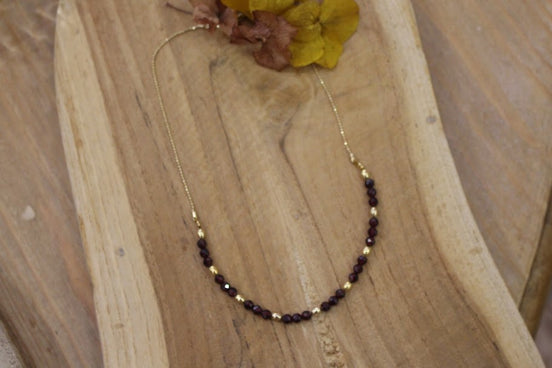 collier ras du cou grenat