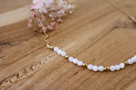 Collier ras du cou perles de nacre facettées