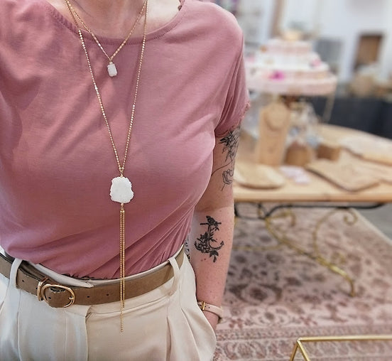 collier sautoir doré et cristal de roche