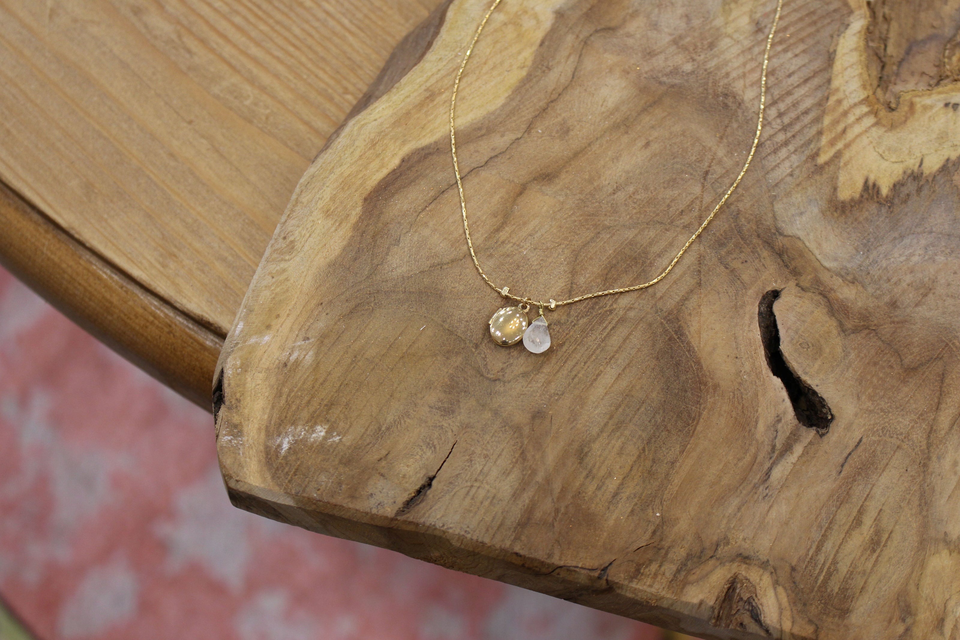 Collier doré A COEUR CLOS