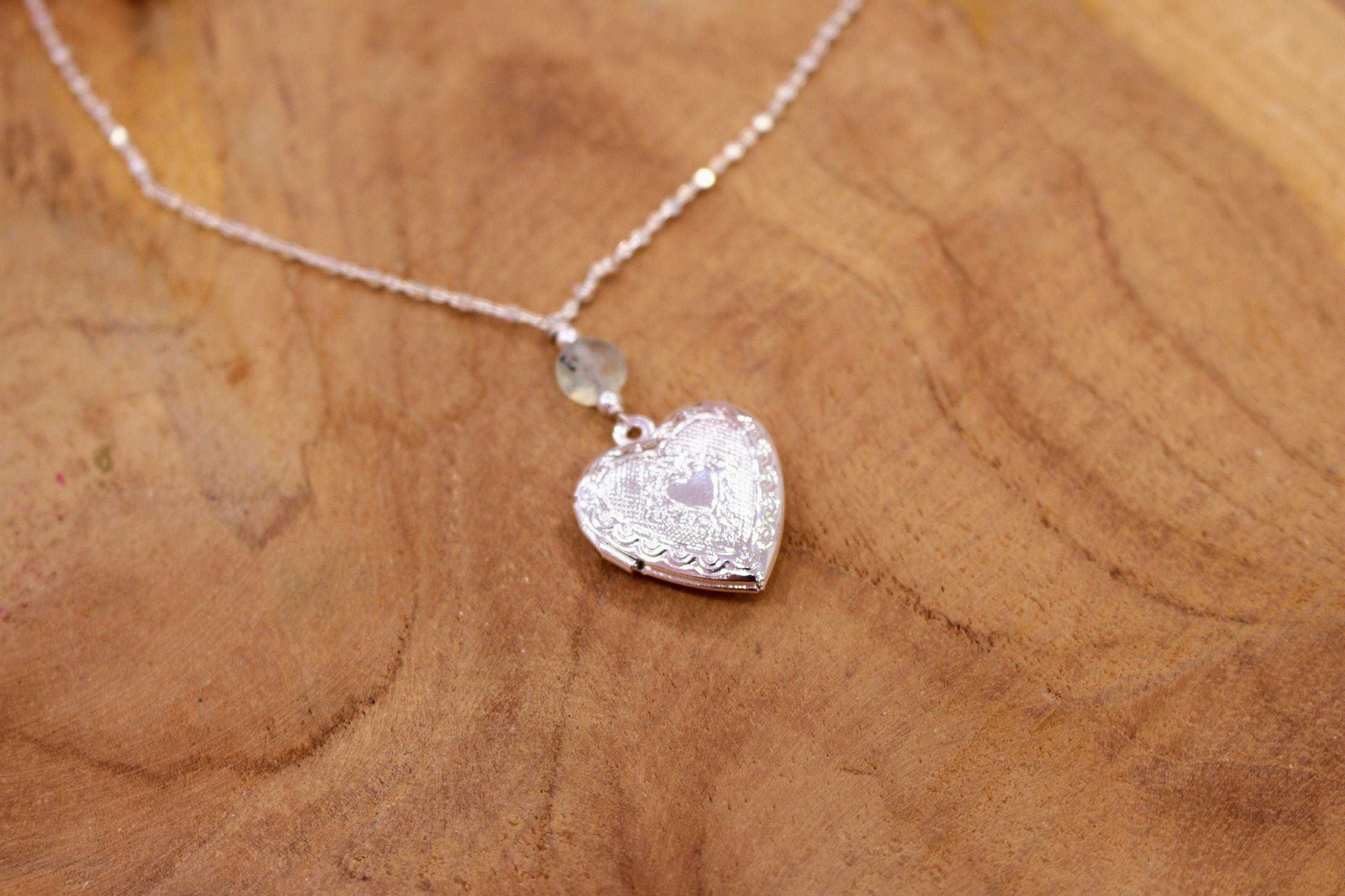 collier MEDAILLON COEUR argenté préhnite épidote
