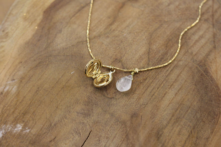 Collier doré A COEUR CLOS