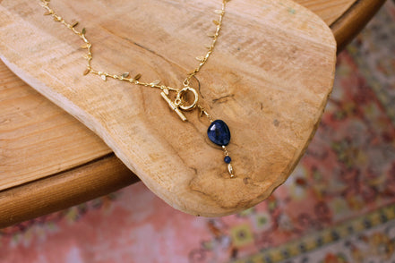 Collier QUIÉTUDE doré dumortierite - saphir