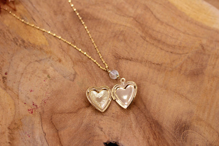collier MEDAILLON COEUR doré préhnite épidote