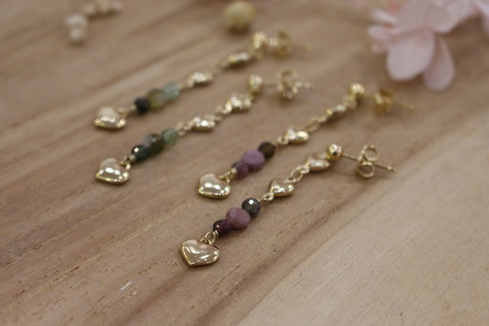 Boucles d'oreilles dorées amoureuses pierres de tourmaline