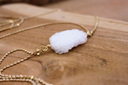 Collier sautoir SILENCE  tranche de cristal de roche brut