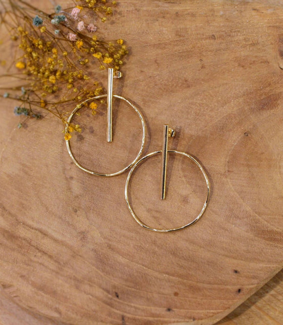 grandes boucles d'oreilles dorées modernes