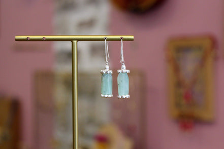idée cadeau bijou artisanal argenté pierre naturelle verte claire de chrysoprase pierre de compassion