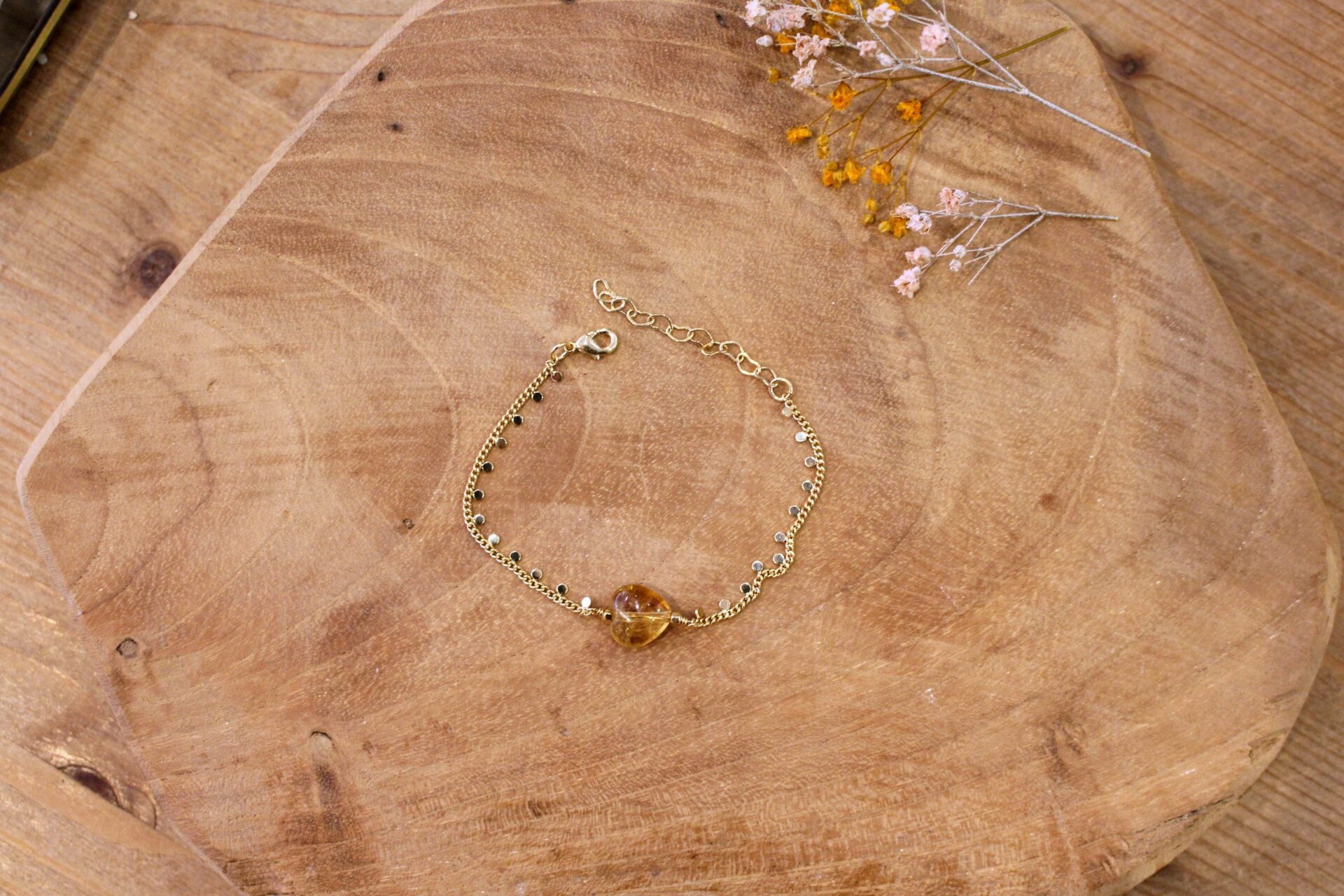 idée cadeau bijou bracelet femme chaine doré et coeur en citrine
